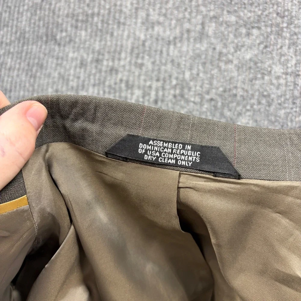 Haggar Clothing Co Suit Mens 42 Jacket and Pleated Pants Set Brown Pinstripe